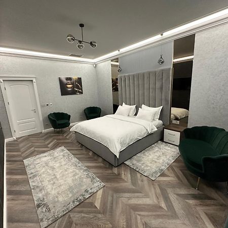 The Penthouse Hotel Vaslui Buitenkant foto