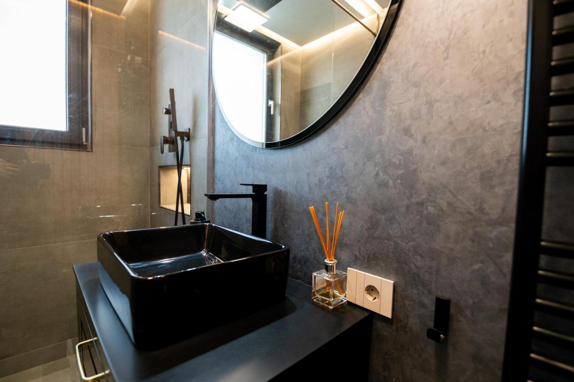The Penthouse Hotel Vaslui Buitenkant foto