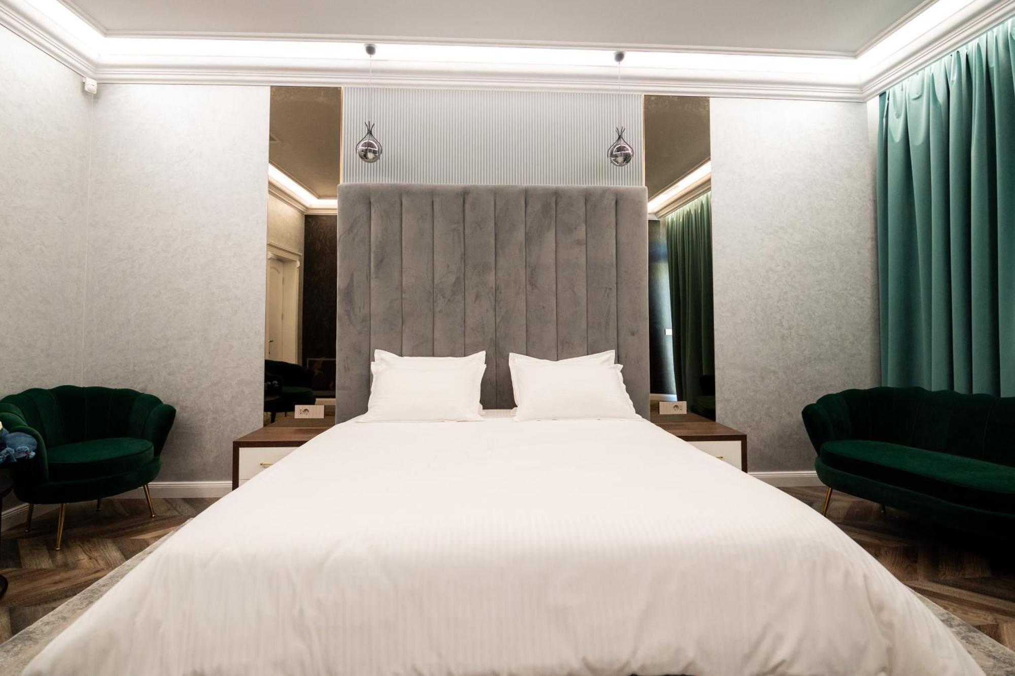 The Penthouse Hotel Vaslui Buitenkant foto