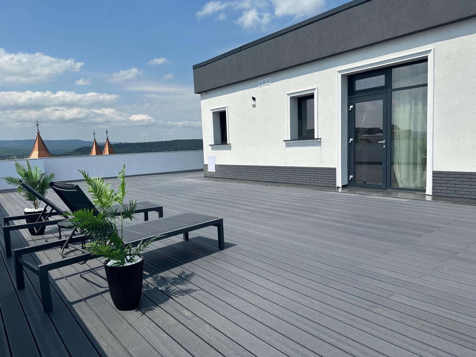 The Penthouse Hotel Vaslui Buitenkant foto