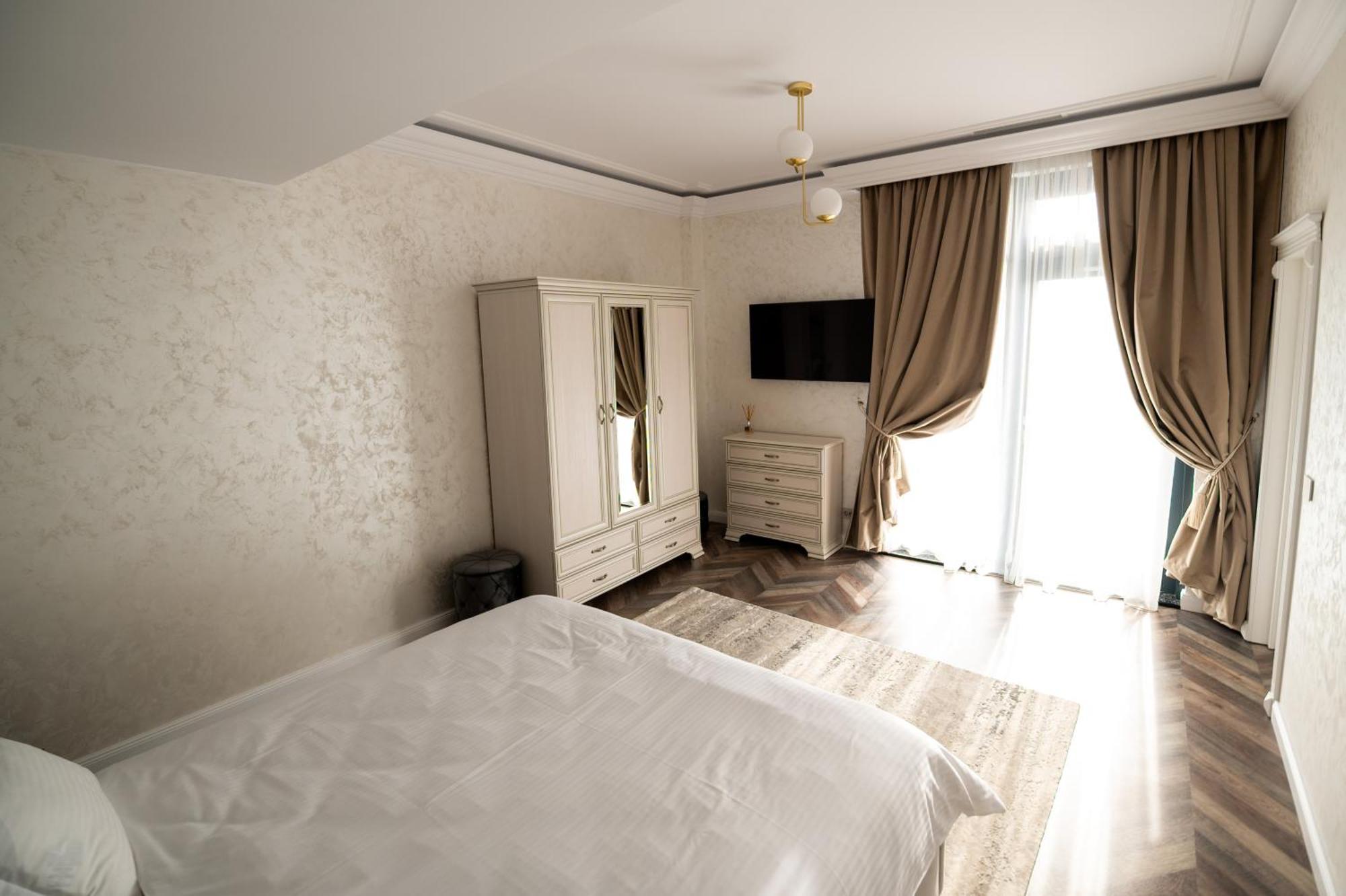 The Penthouse Hotel Vaslui Buitenkant foto