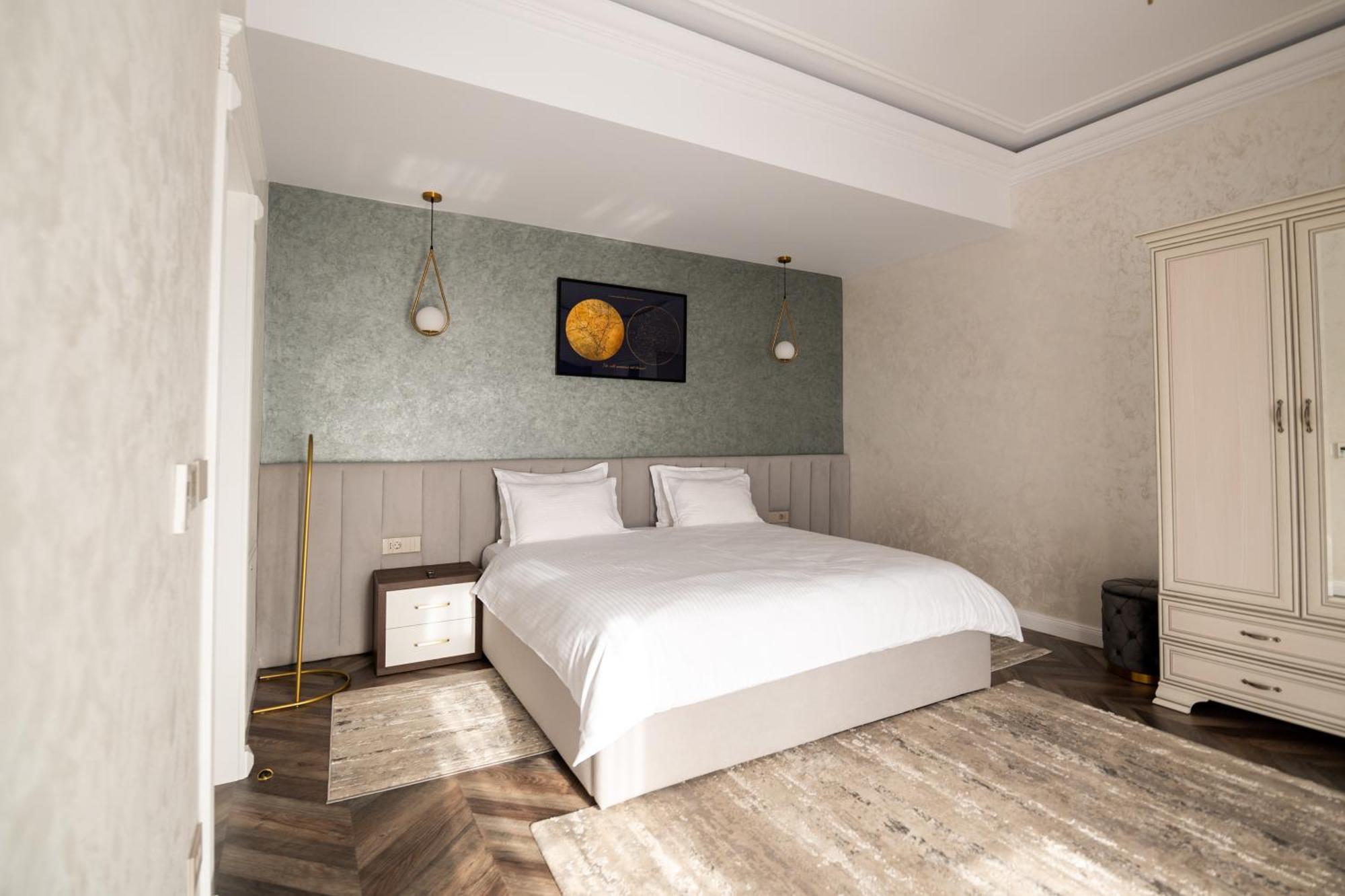 The Penthouse Hotel Vaslui Buitenkant foto