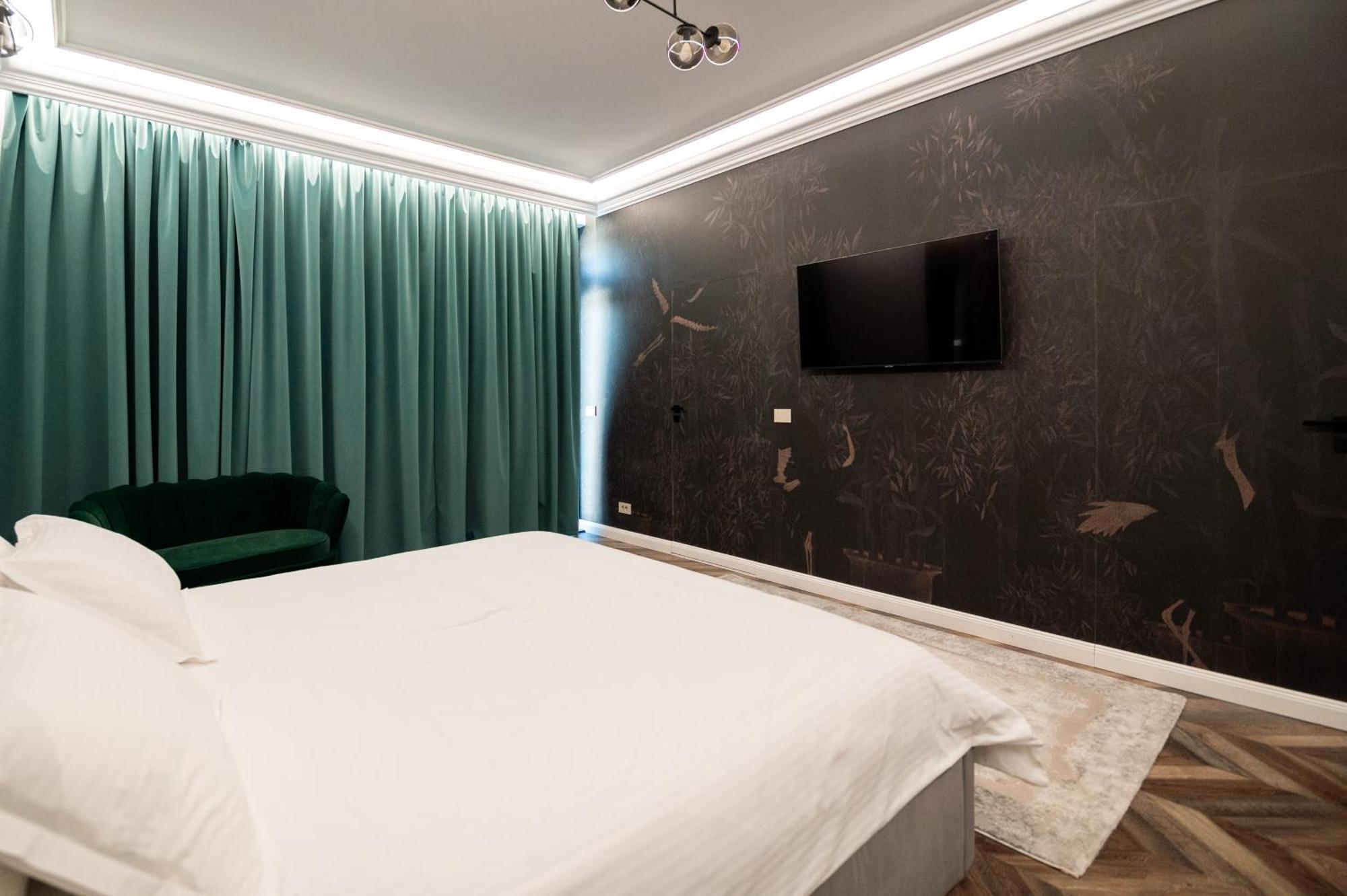 The Penthouse Hotel Vaslui Buitenkant foto