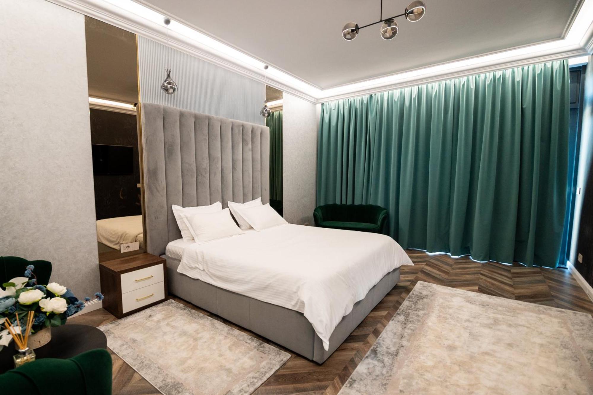 The Penthouse Hotel Vaslui Buitenkant foto