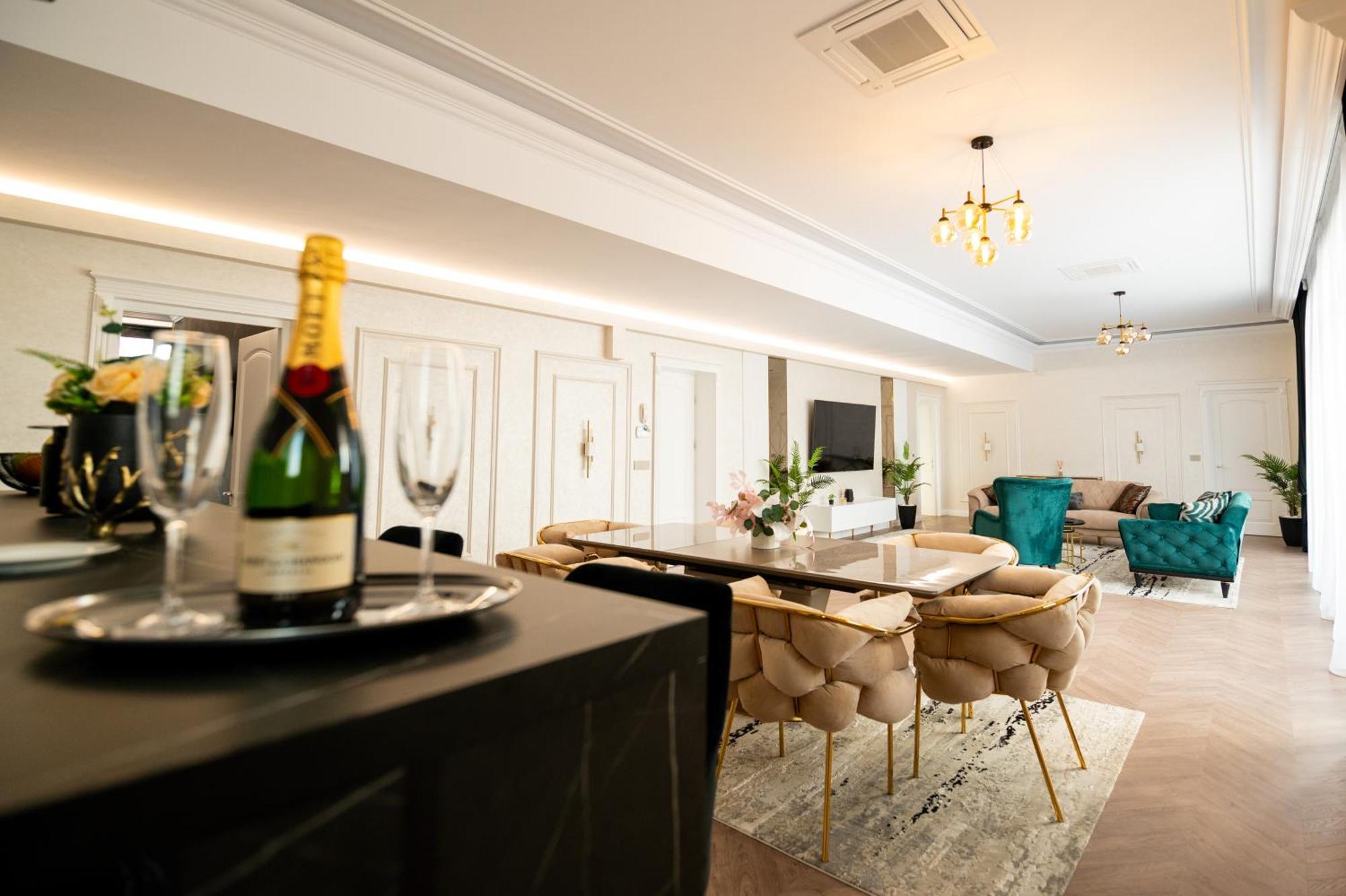 The Penthouse Hotel Vaslui Buitenkant foto