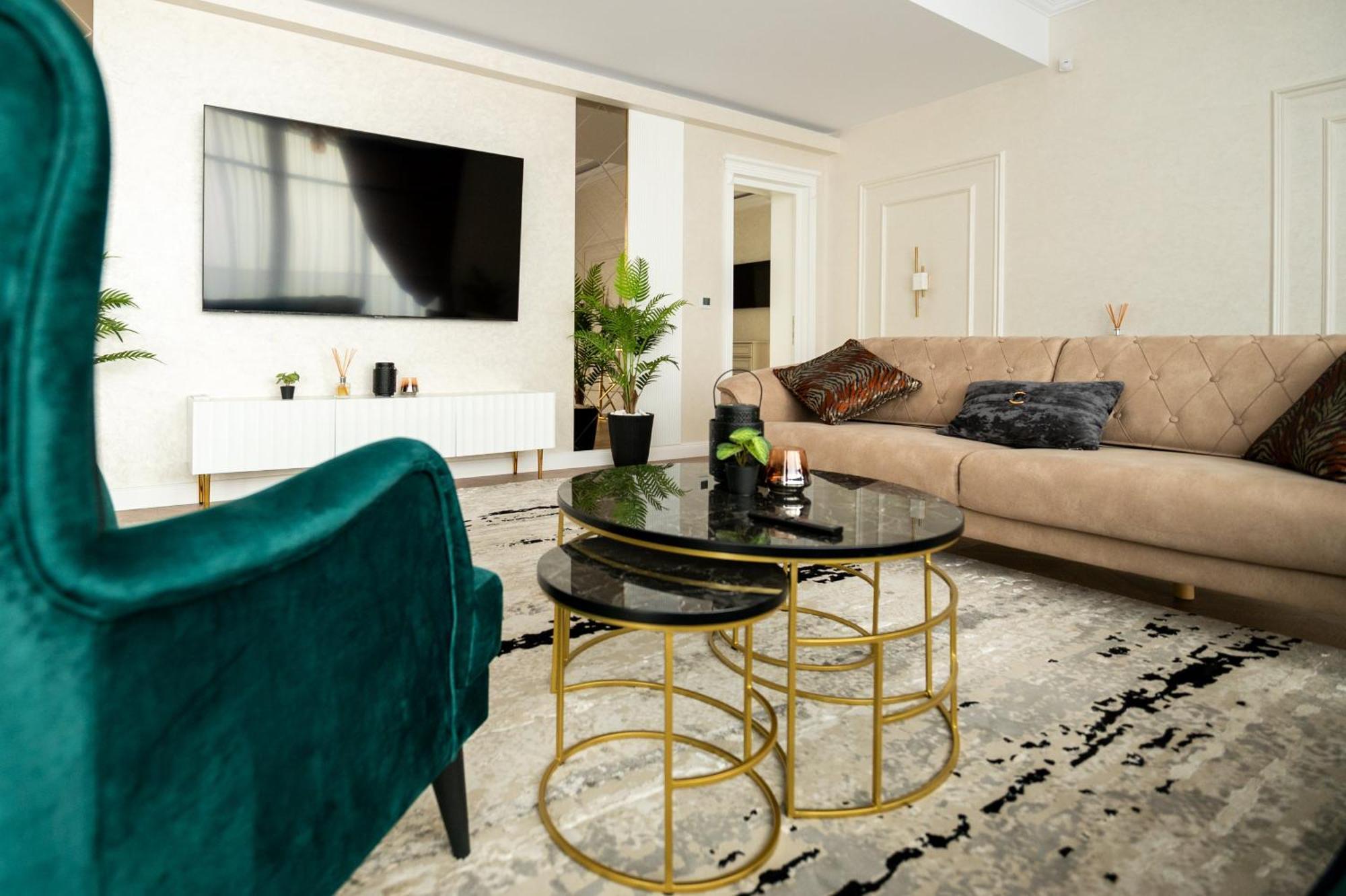 The Penthouse Hotel Vaslui Buitenkant foto